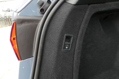 Car image 32