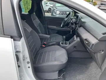 Car image 15