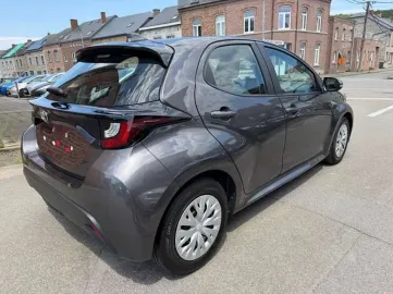Car image 4