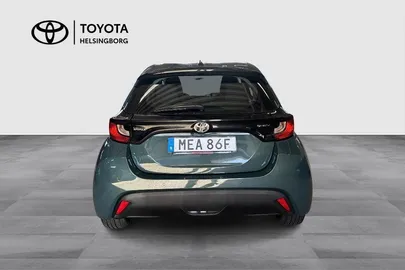 Car image 3