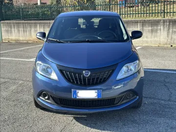 Car image 3