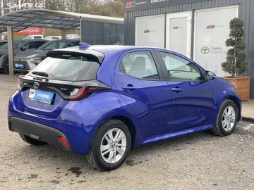 Car image 3