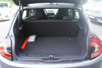 Car image 27