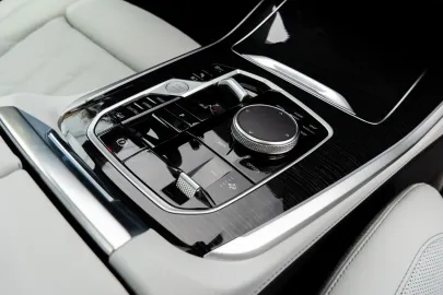 Car image 34