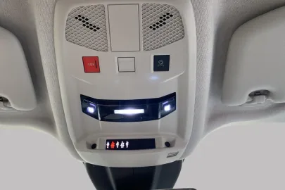 Car image 37