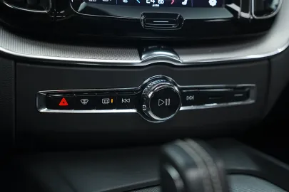 Car image 40