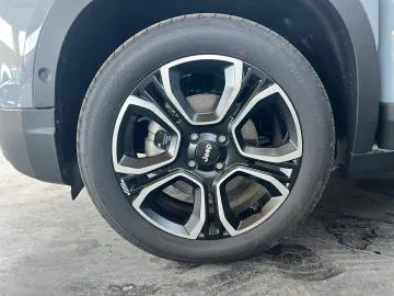 Car image 32