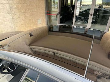 Car image 38