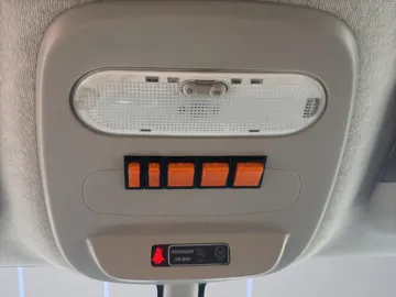 Car image 38
