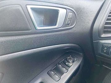 Car image 33