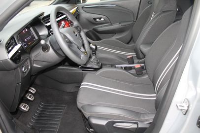 Car image 11