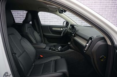 Car image 26