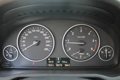 Car image 32