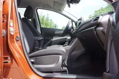 Car image 30