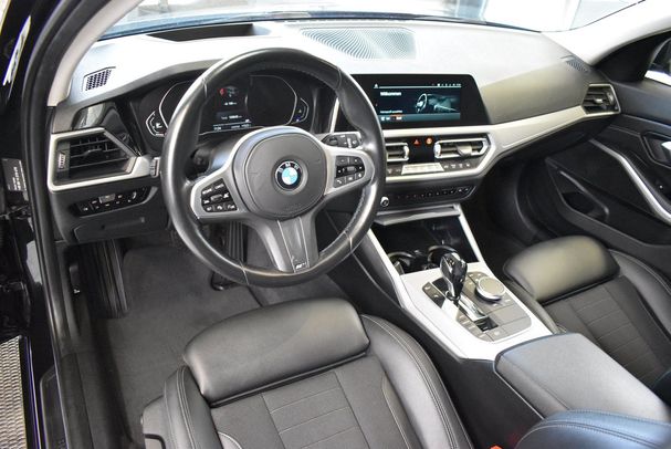 BMW 320d Touring Advantage 140 kW image number 12