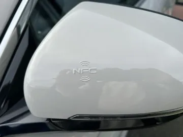 Car image 47