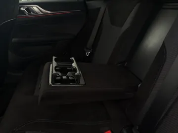 Car image 32