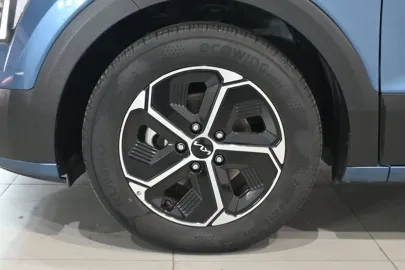 Car image 27