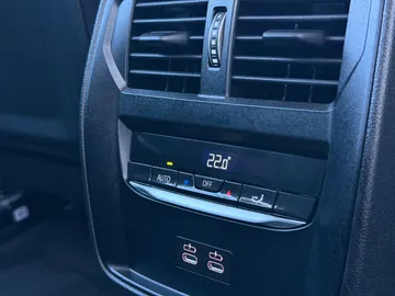 Car image 32