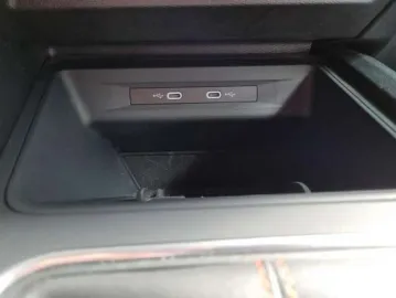 Car image 41