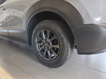 Car image 10