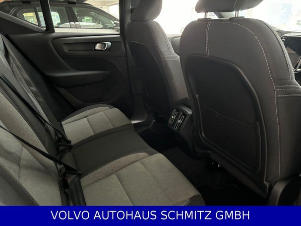 Volvo XC40 B4 Plus Dark 145 kW image number 8