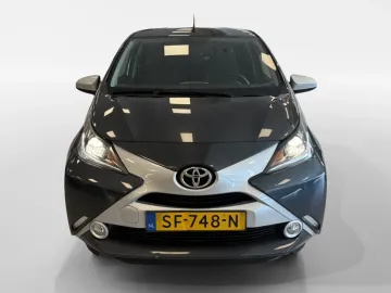 Car image 4