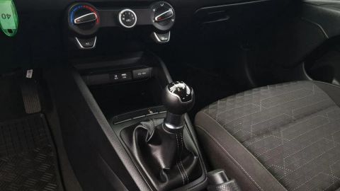 Car image 24