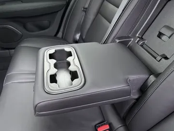 Car image 48
