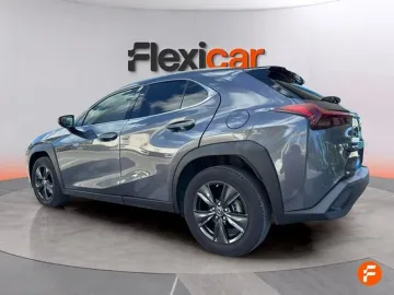 Car image 5
