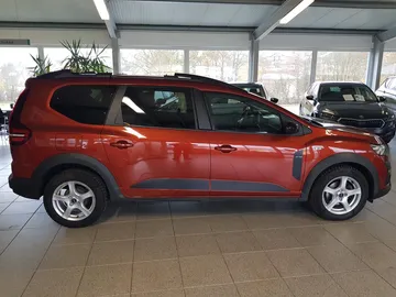 Car image 19