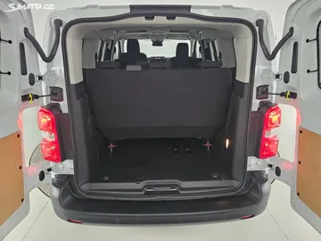 Car image 32