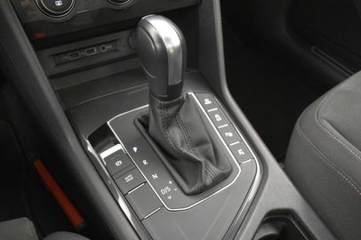 Car image 40