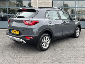 Car image 4