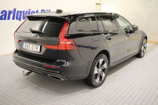 Volvo V60 Cross Country B4 AWD 146 kW image number 3