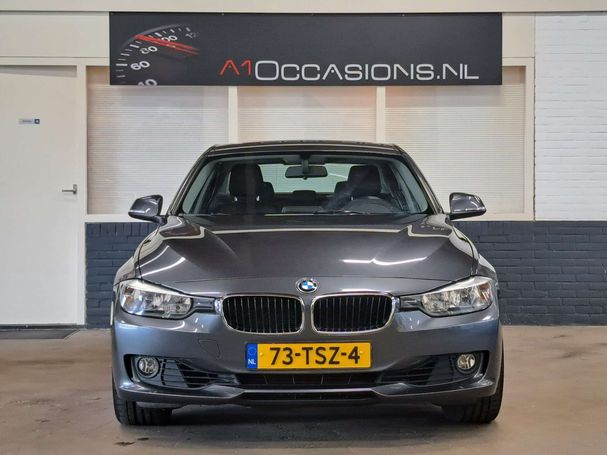 BMW 320i 135 kW image number 19