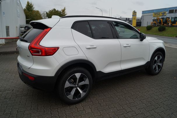 Volvo XC40 B4 Plus Dark DKG 145 kW image number 3