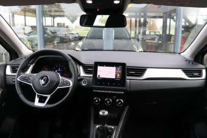 Car image 24