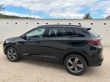 Car image 25