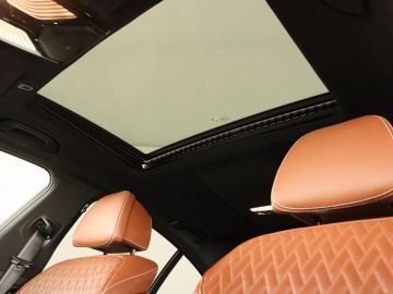 Car image 28