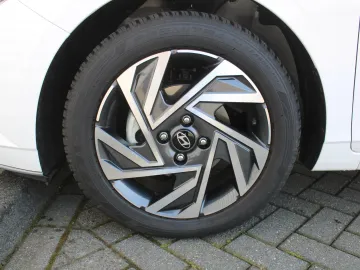 Car image 27