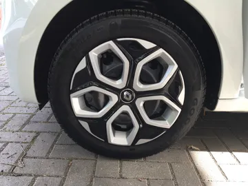 Car image 31