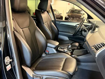 Car image 34