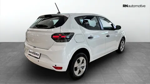 Car image 4