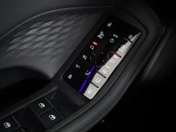 Car image 34