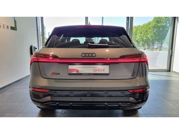 Audi Q8 50 quattro e-tron S-line 250 kW image number 4