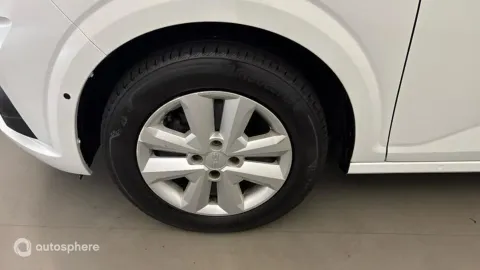 Car image 20