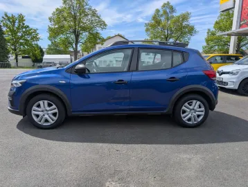 Car image 4