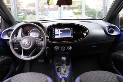 Car image 4