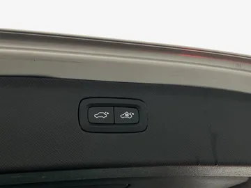 Car image 38